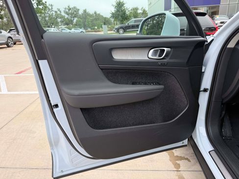 Certified 2025 Volvo XC40 B5 Core AWD/4WD image 10