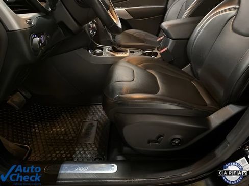 Used 2017 Jeep Cherokee Overland w/ Technology Group image 61