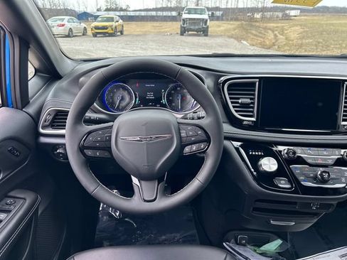 New 2026 Chrysler Pacifica Select w/ S Appearance Package AWD/4WD image 11