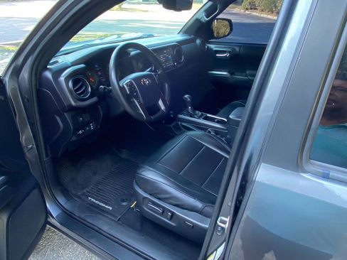 Used 2020 Toyota Tacoma TRD Off-Road w/ Technology Package AWD/4WD image 8