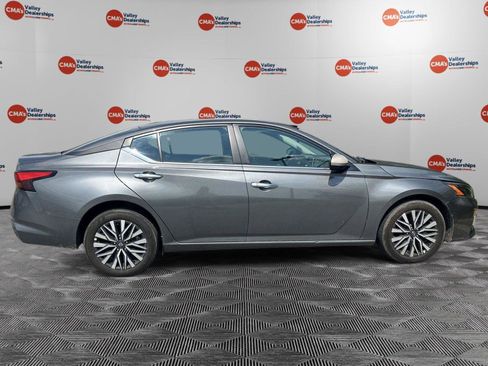 Used 2025 Nissan Altima 2.5 SV AWD/4WD image 6