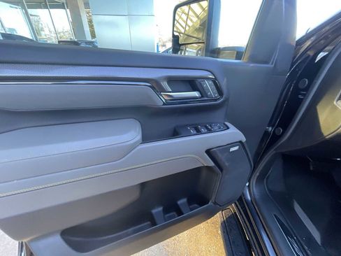 Used 2025 Chevrolet Silverado 2500 ZR2 w/ Technology Package image 22