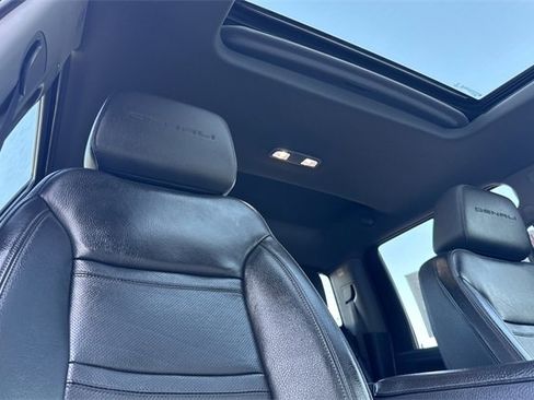 Used 2022 GMC Sierra 3500 Denali image 20