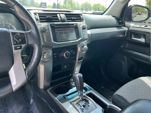 Used 2018 Toyota 4Runner SR5 AWD/4WD image 35