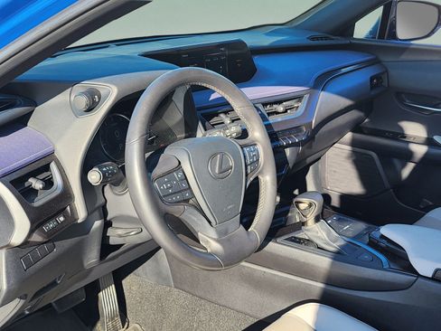 Used 2022 Lexus UX 200 w/ Premium Package FWD image 9