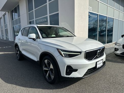 Used 2023 Volvo XC40 B5 Plus w/ Protection Package Premier image 5