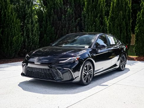 Used 2025 Toyota Camry XSE FWD image 5