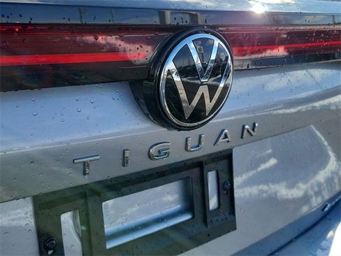 New 2026 Volkswagen Tiguan SE image 8