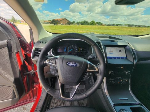 Used 2020 Ford Edge SEL FWD image 12