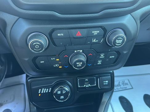 Used 2023 Jeep Renegade Trailhawk AWD/4WD image 32