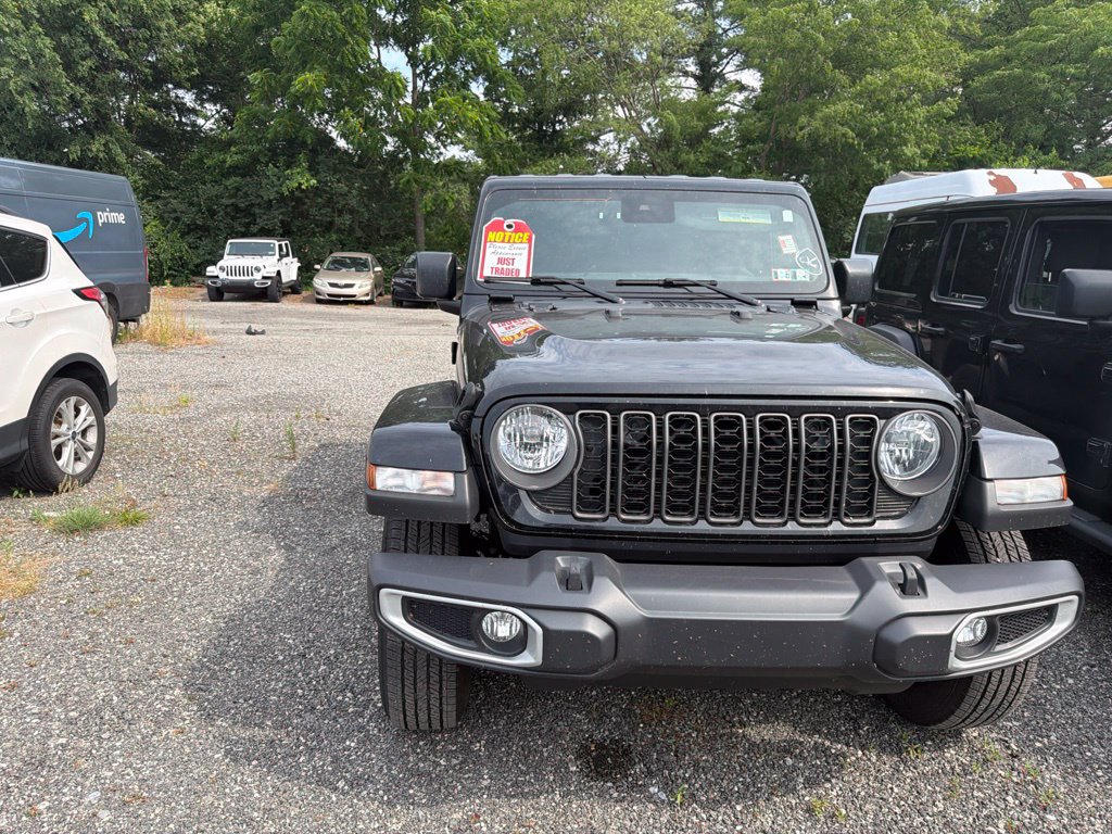 Used 2024 Jeep Gladiator Sport AWD/4WD image 2