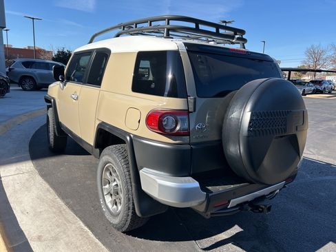 Used 2013 Toyota FJ Cruiser 4WD image 4