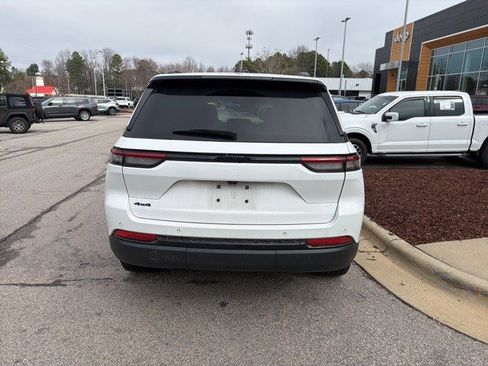 Used 2023 Jeep Grand Cherokee Altitude image 4