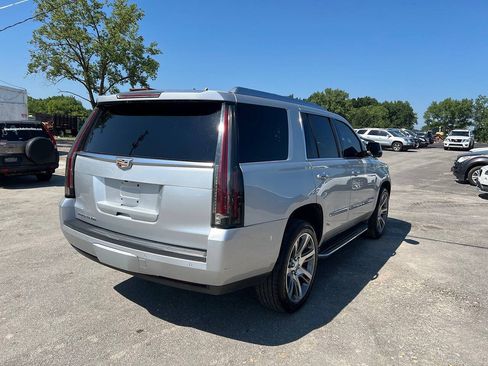 Used 2016 Cadillac Escalade Luxury AWD/4WD image 5
