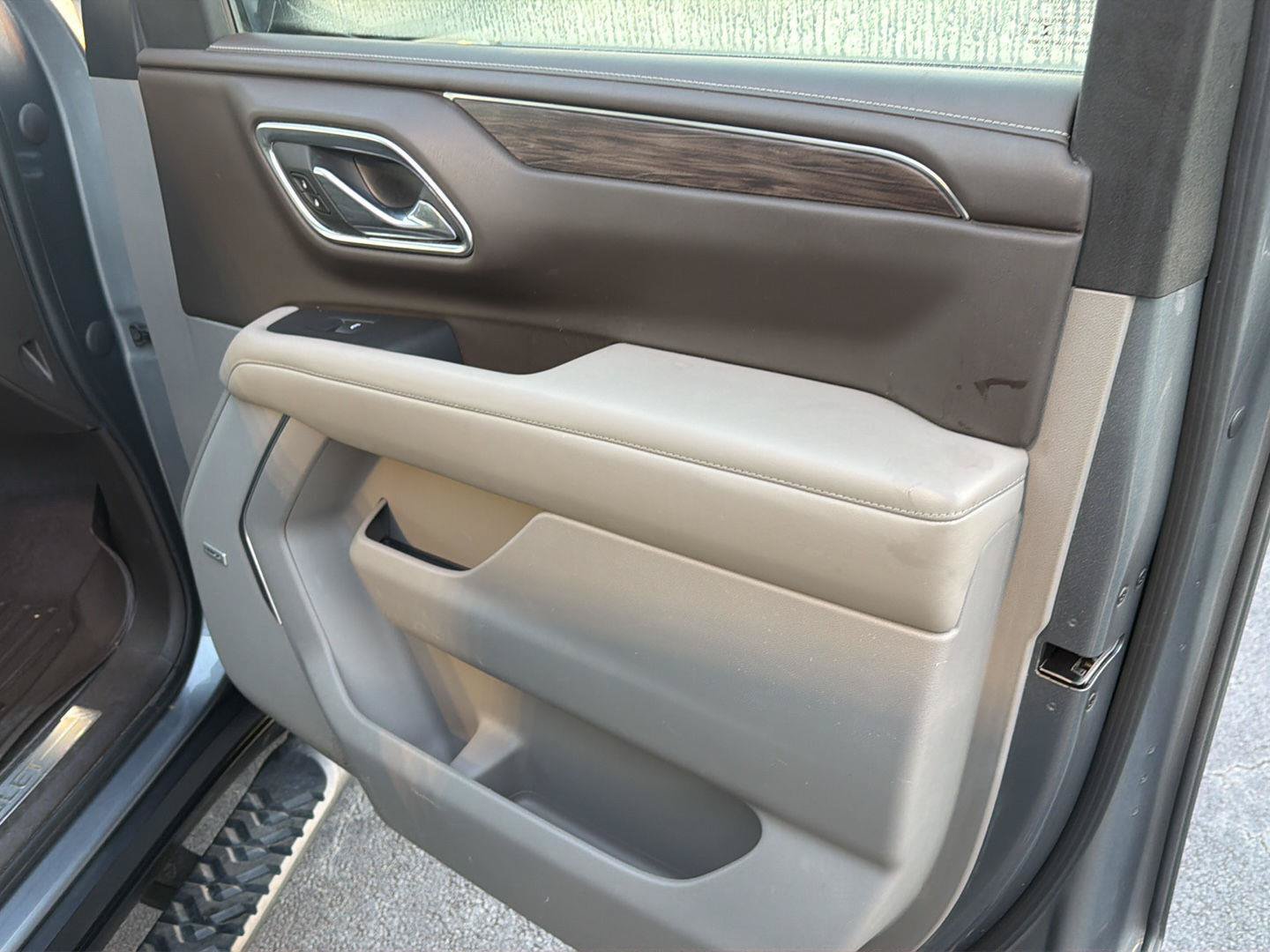 Used 2021 Chevrolet Tahoe Z71 w/ Z71 Off-Road Package AWD/4WD image 15