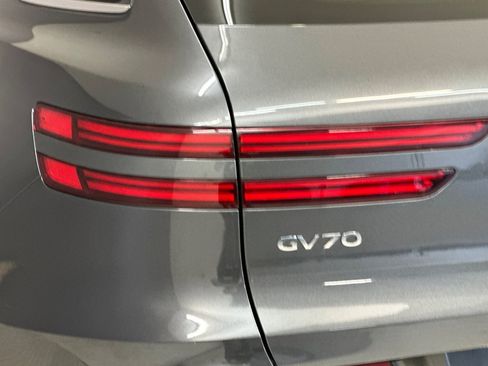 Used 2023 Genesis GV70 2.5T w/ Select Package image 12