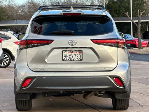 Used 2023 Toyota Highlander Limited image 5