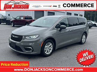 Used 2023 Chrysler Pacifica Touring-L FWD video 1