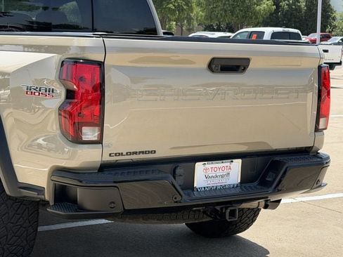 Used 2023 Chevrolet Colorado Trail Boss w/ LPO, Dark Essentials Package AWD/4WD image 6