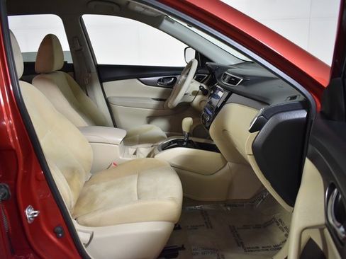 Used 2015 Nissan Rogue SV image 32