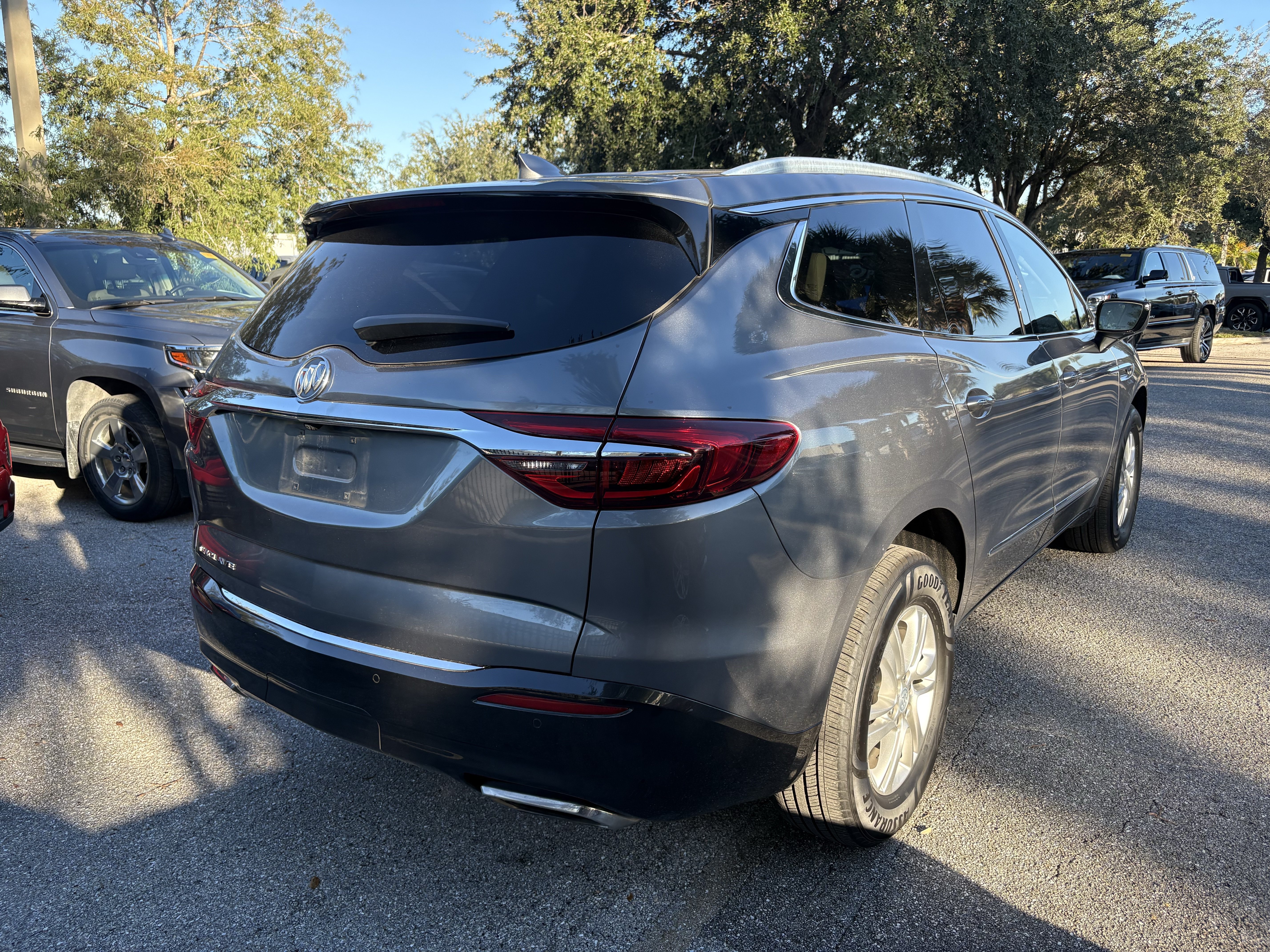 Used 2021 Buick Enclave Essence FWD image 7