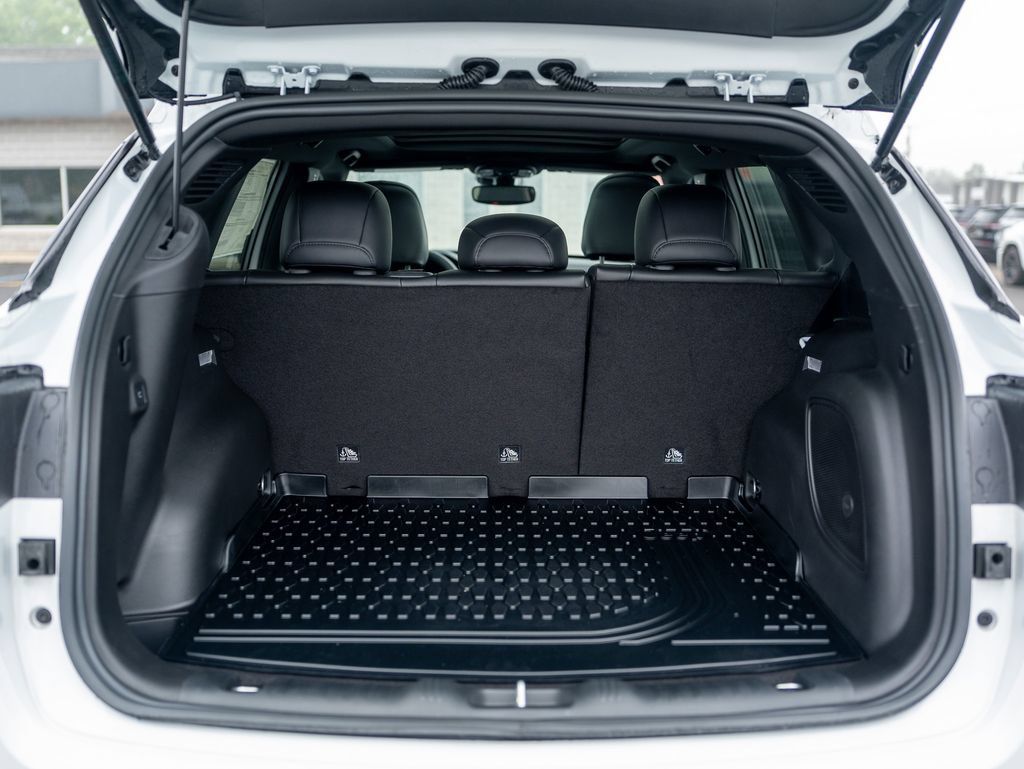 New 2026 Jeep Compass Latitude w/ Sun and Sound Group AWD/4WD image 9