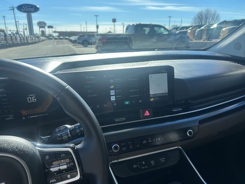 Used 2025 Kia Carnival image 20