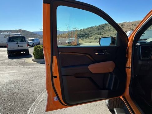 Used 2025 GMC Canyon AT4 w/ Nightfall Edition image 18