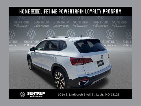 Used 2023 Volkswagen Taos SE image 1