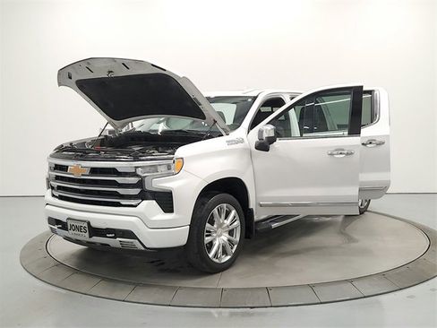 Used 2024 Chevrolet Silverado 1500 High Country w/ High Country Premium Package image 12