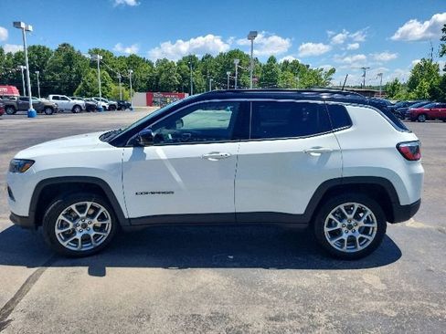 Used 2025 Jeep Compass Limited AWD/4WD image 10