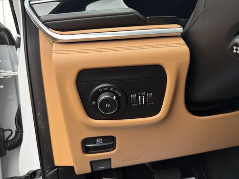 Used 2022 Jeep Grand Cherokee L Summit image 11