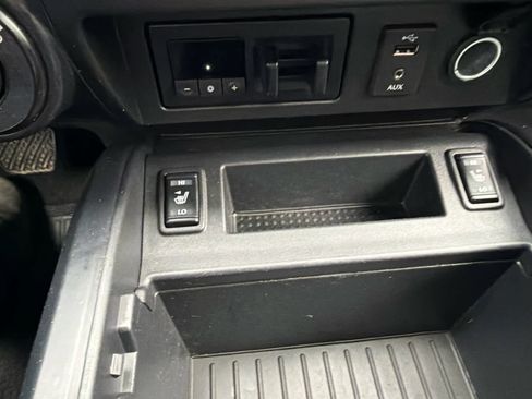 Used 2018 Nissan Titan SL w/ Midnight Edition image 24