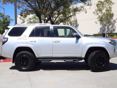 Used 2020 Toyota 4Runner SR5 Premium image 9