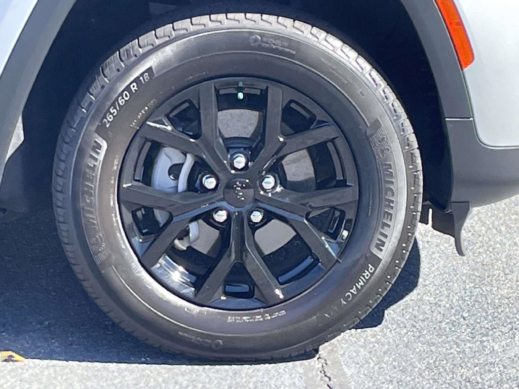 Certified 2024 Jeep Grand Cherokee Altitude RWD image 13