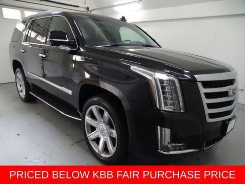 Used 2018 Cadillac Escalade Luxury AWD/4WD image 1