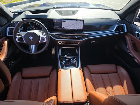 Used 2025 BMW X5 xDrive40i w/ Executive Package image 14