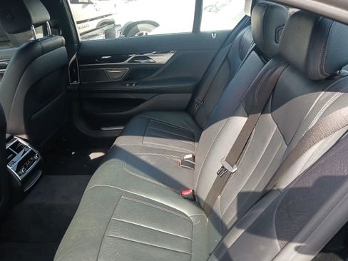 Used 2019 BMW 740i w/ M Sport Package RWD image 5