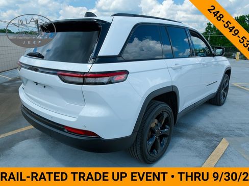Used 2023 Jeep Grand Cherokee Altitude AWD/4WD image 4
