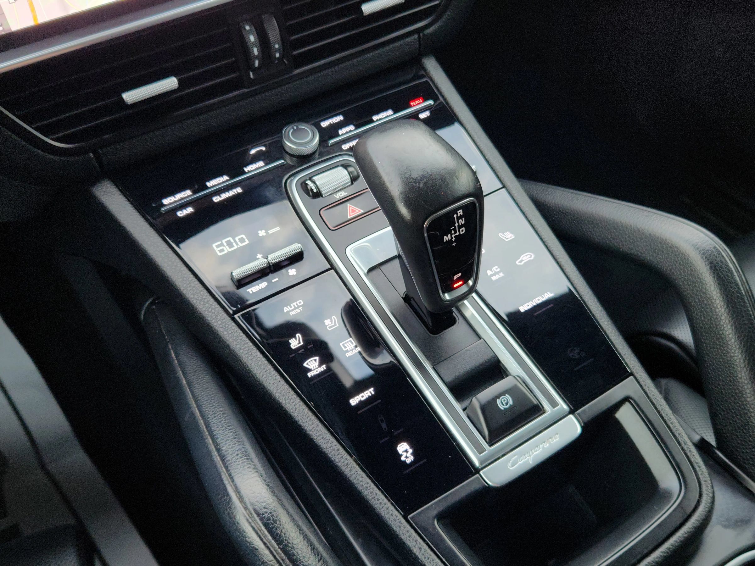 Used 2020 Porsche Cayenne w/ Premium Package Plus AWD/4WD image 14