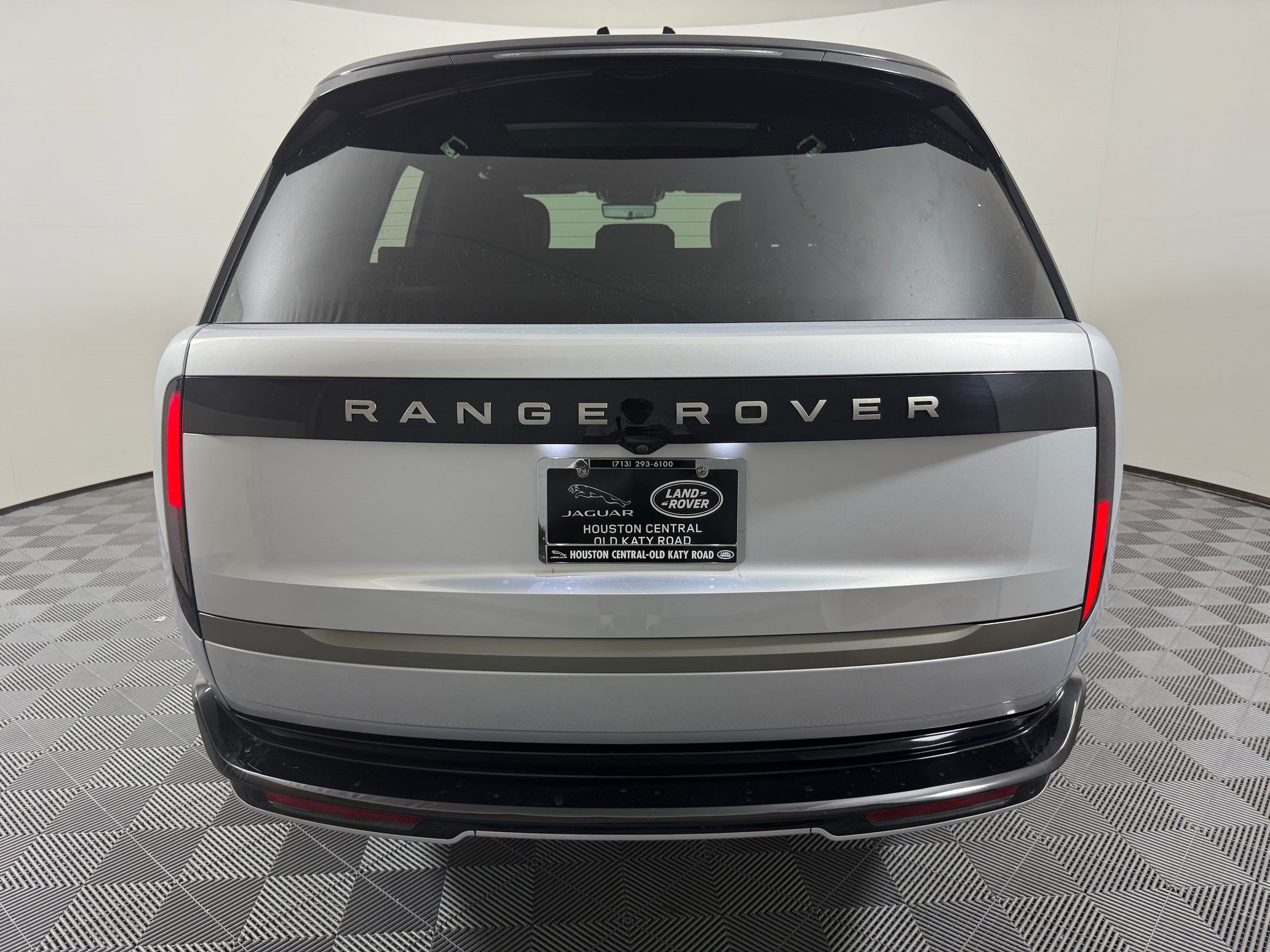 Certified 2025 Land Rover Range Rover SE AWD/4WD image 9
