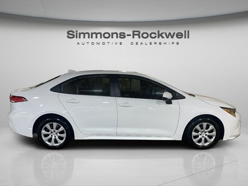 Used 2025 Toyota Corolla LE image 4