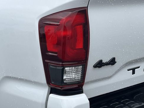 Used 2023 Toyota Tacoma SR5 w/ Technology Package AWD/4WD image 10