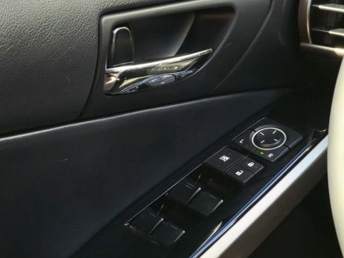 Used 2015 Lexus IS 250 RWD image 19