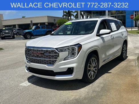 Used 2024 GMC Terrain Denali w/ Denali Premium Package AWD/4WD image 3