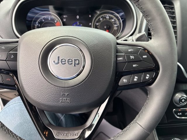 Used 2023 Jeep Cherokee Altitude Lux w/ Mopar Interior Package AWD/4WD image 25