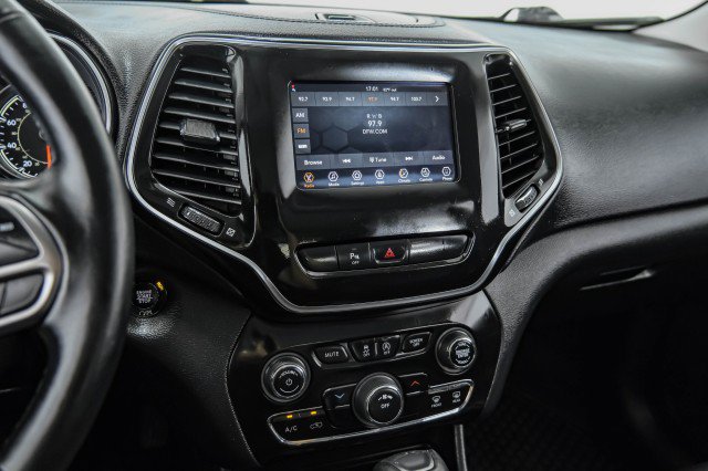 Used 2020 Jeep Cherokee Latitude Plus w/ Cold Weather Group AWD/4WD image 26