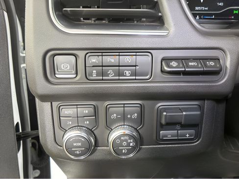 Used 2024 GMC Yukon AT4 image 29