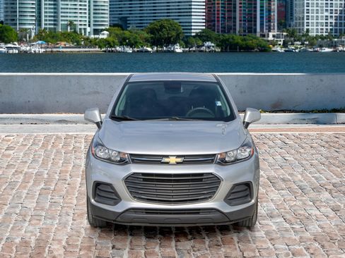 Used 2020 Chevrolet Trax LS image 2