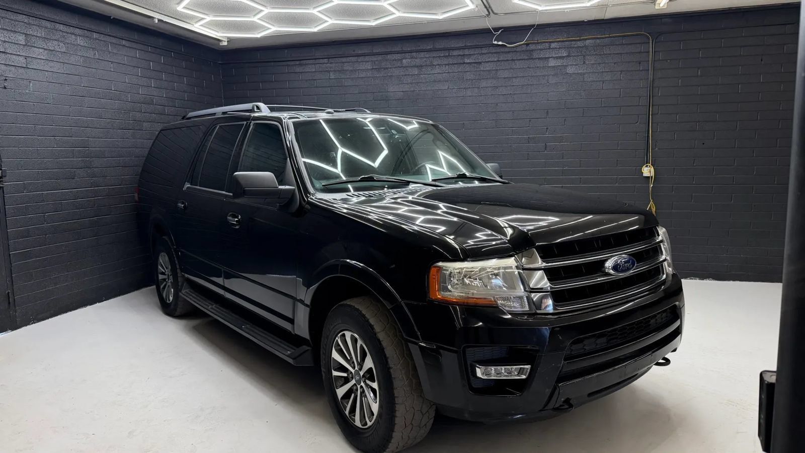 Used 2017 Ford Expedition EL XLT RWD image 1